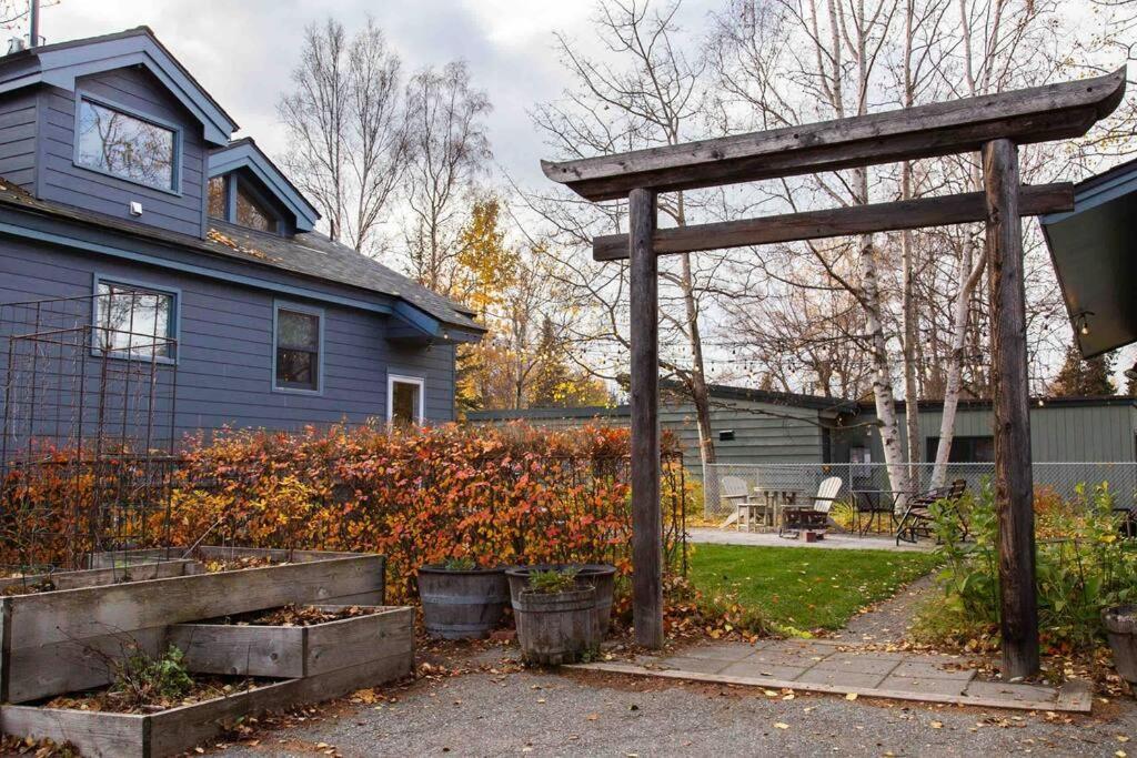 Апартаменты Fireweed Gardens In Roger'S Park Анкоридж Экстерьер фото